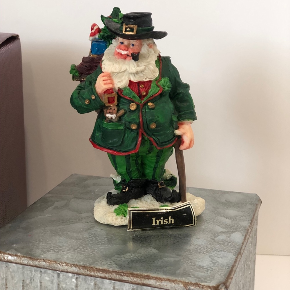 Roman Inc Polyresin Santa of the World Irish